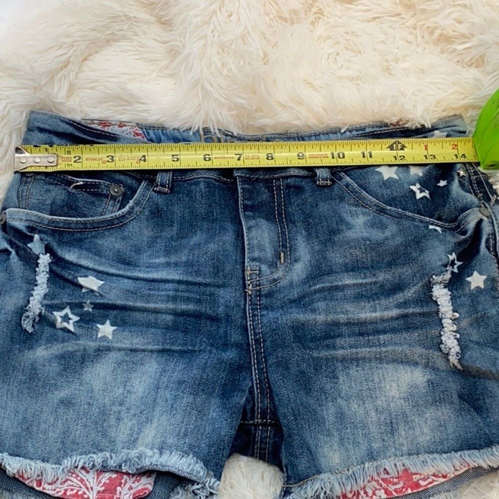 Cute jeans shorts  see dimension in pictures